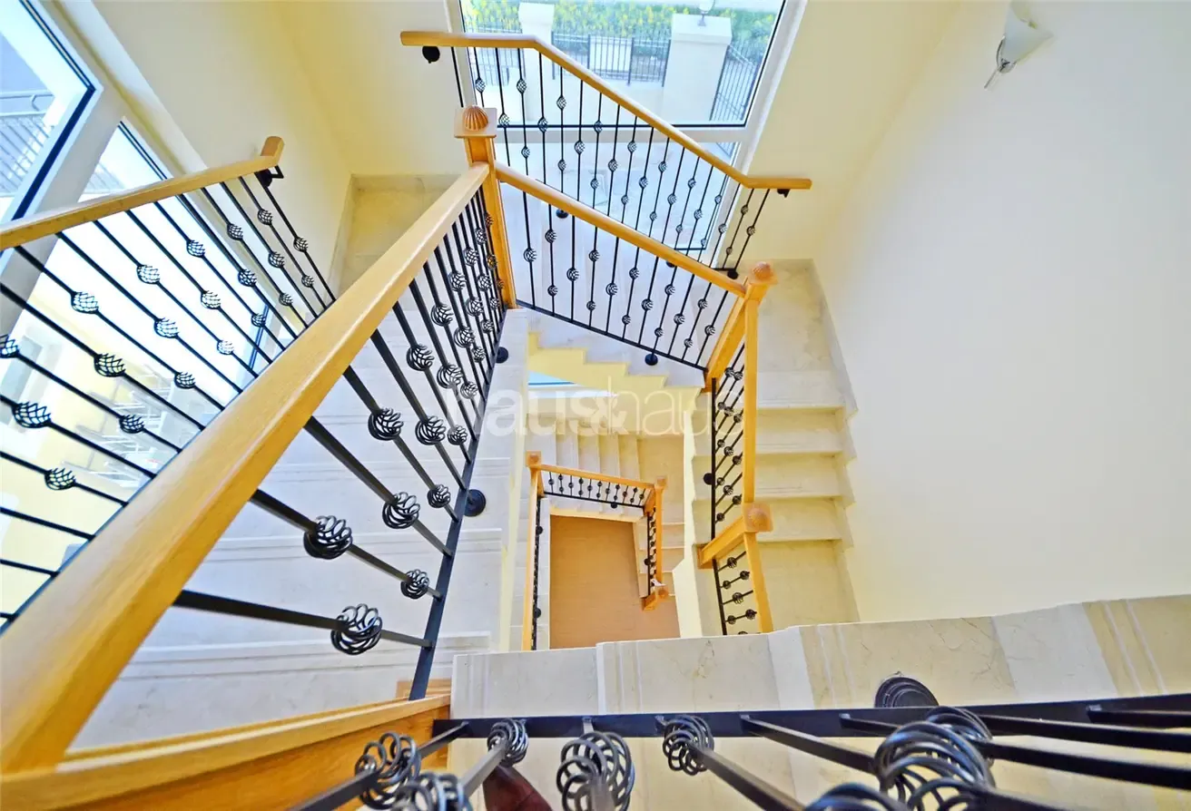 Huge Plot | Single Row Villa | Ready to Move in
