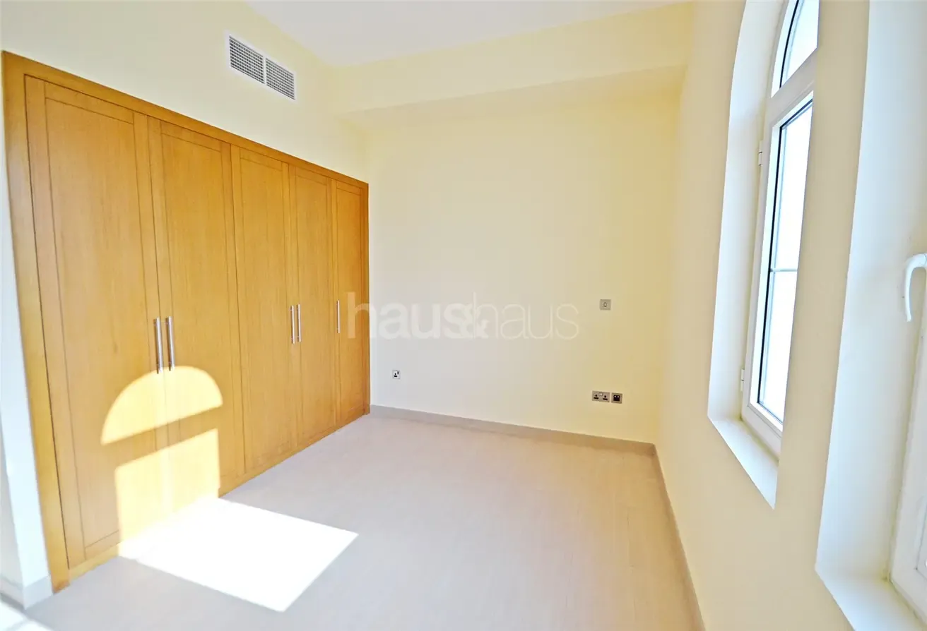 Huge Plot | Single Row Villa | Ready to Move in