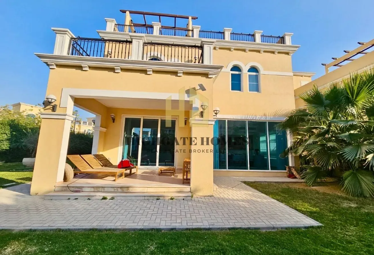 Stunning Corner 4BR Nova Villa | Huge Garden