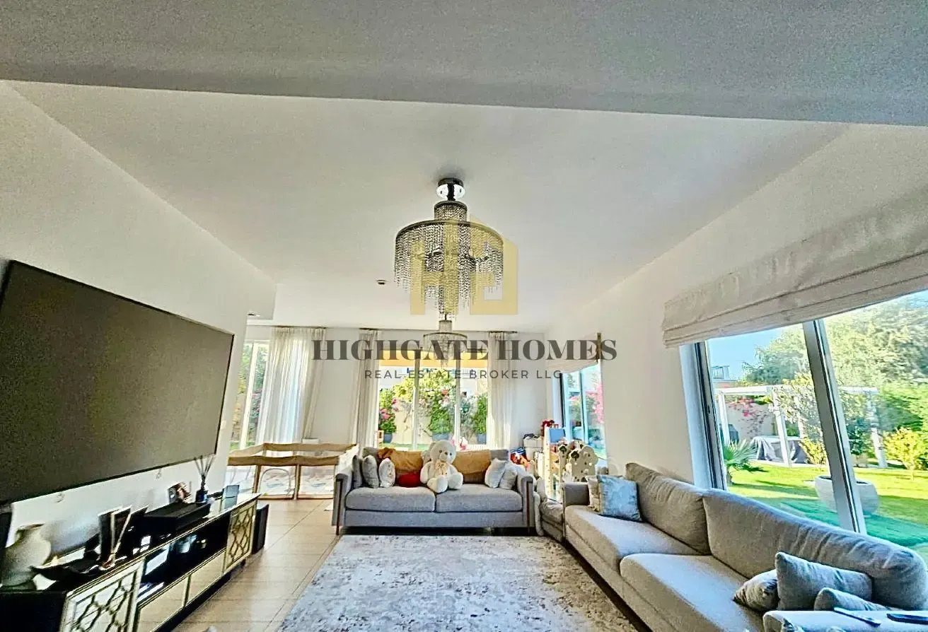 Stunning Corner 4BR Nova Villa |  Huge Garden