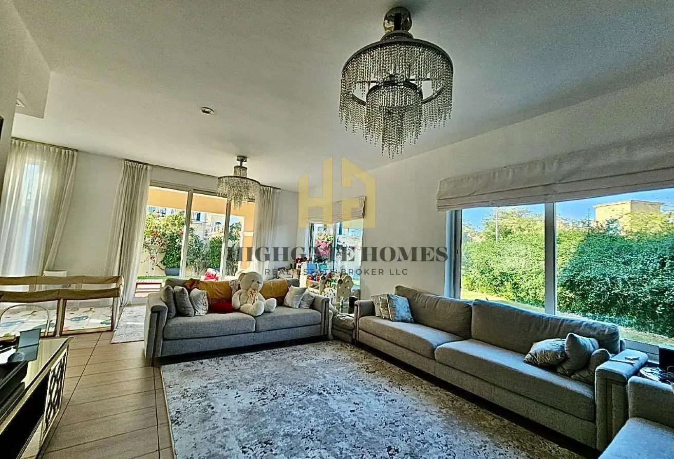 Stunning Corner 4BR Nova Villa |  Huge Garden