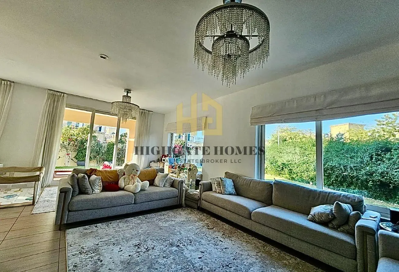 Stunning Corner 4BR Nova Villa |  Huge Garden