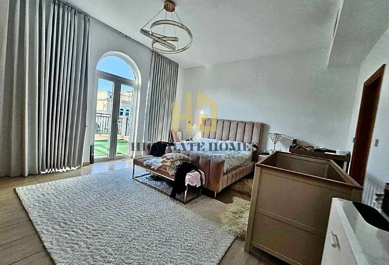 Stunning Corner 4BR Nova Villa |  Huge Garden