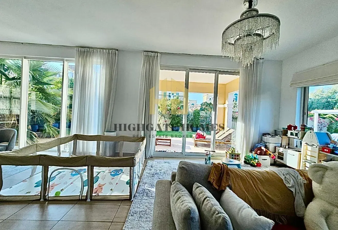 Stunning Corner 4BR Nova Villa |  Huge Garden