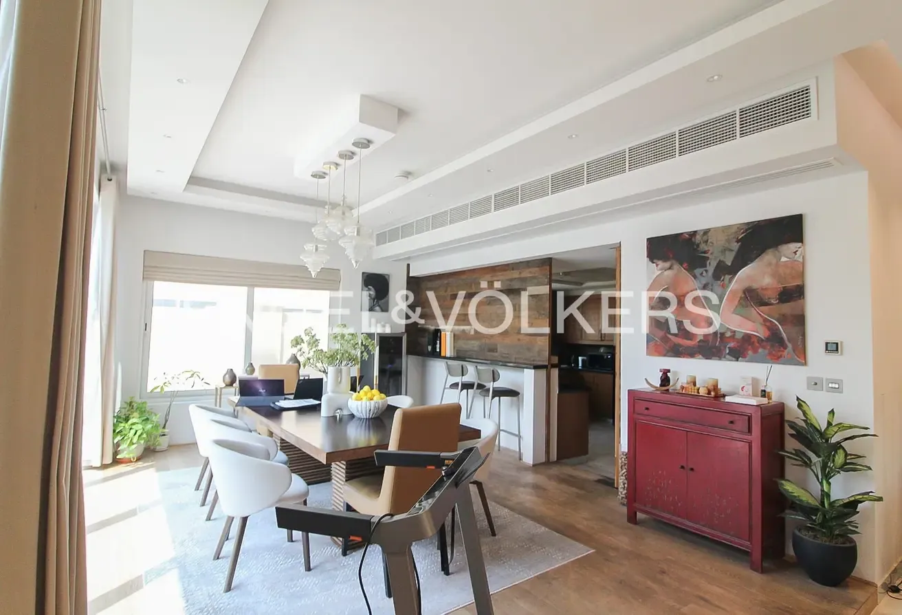 Single Row | Upgraded Interior | Vacant Late Sept