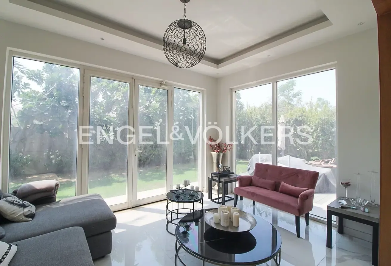 Single Row | Upgraded Interior | Vacant Late Sept