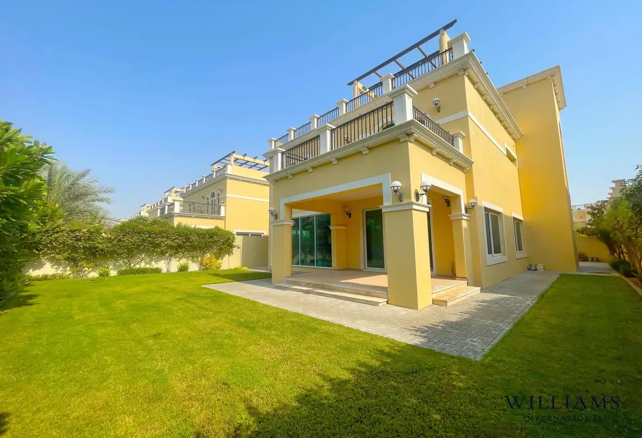 LARGE 7,800 PLOT | CORNER SINGLE ROW | VACANT NOW