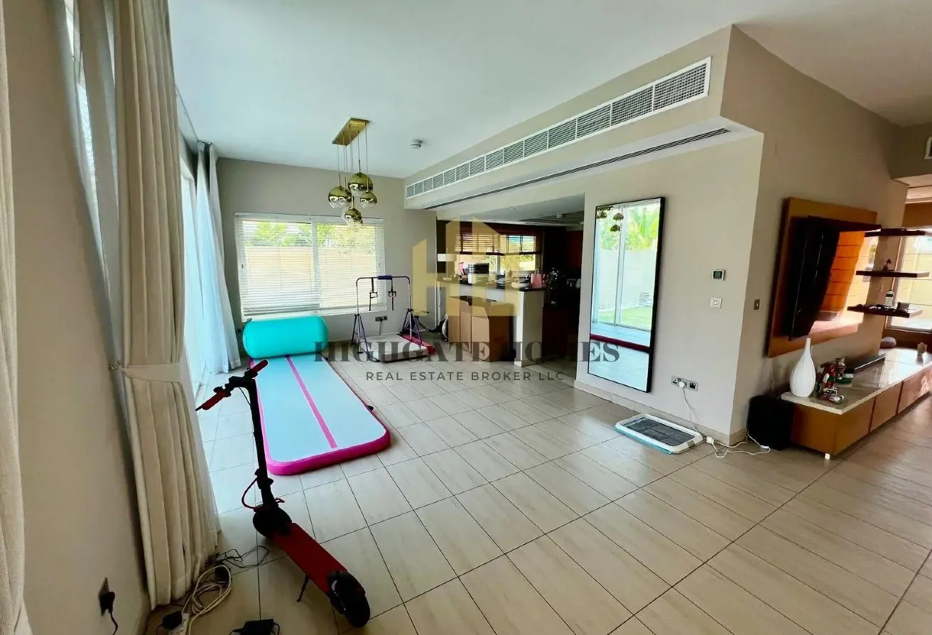 Vacant | Near Park | Single Row | Flexible Viewing