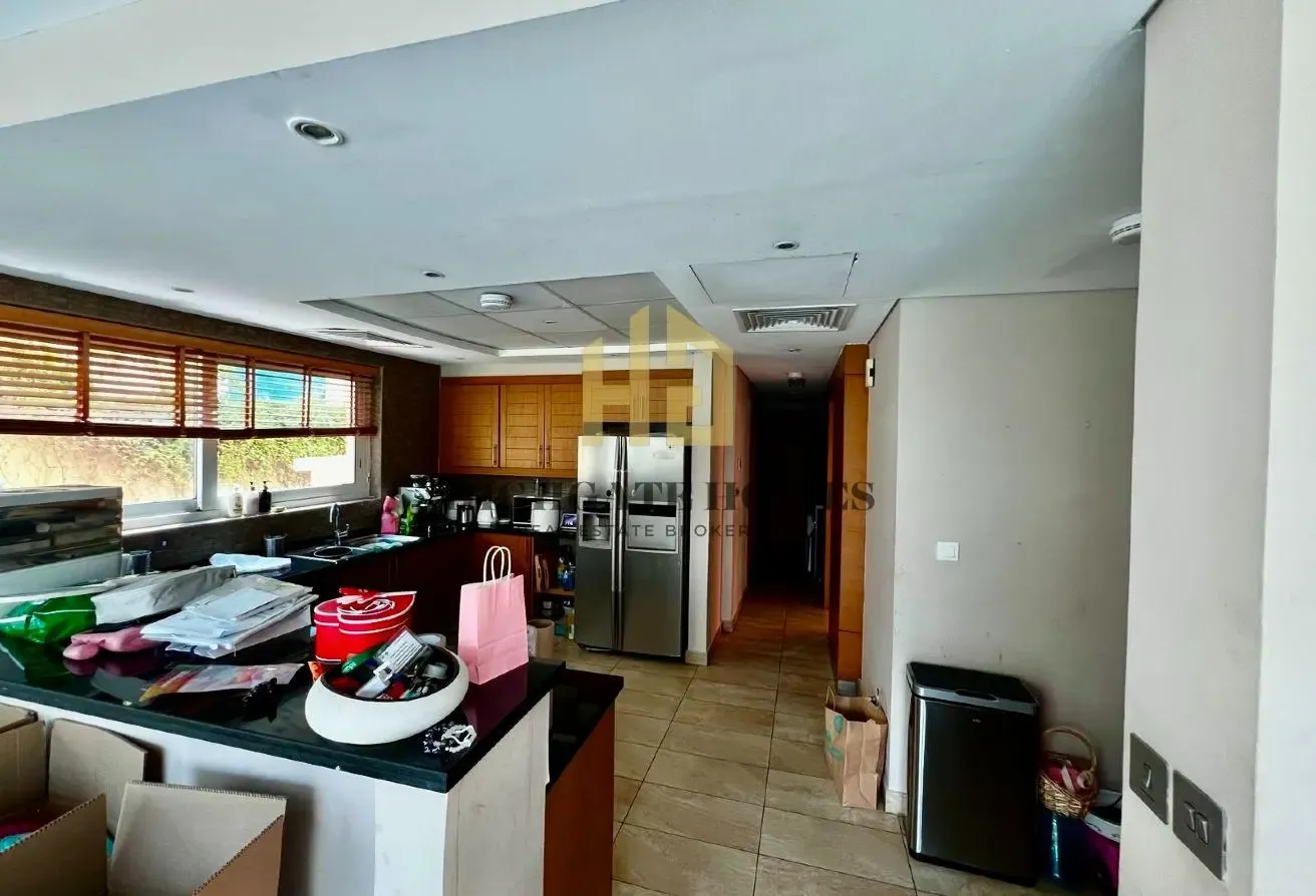 Vacant | Near Park | Single Row | Flexible Viewing