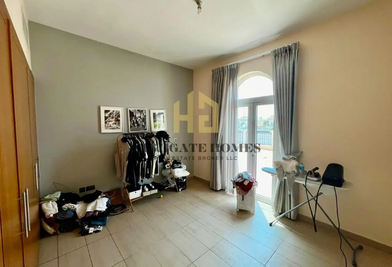Vacant | Near Park | Single Row | Flexible Viewing