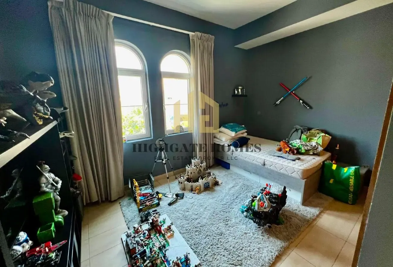 Vacant | Near Park | Single Row | Flexible Viewing