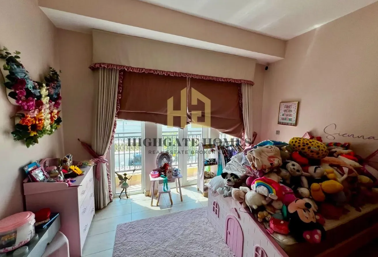 Vacant | Near Park | Single Row | Flexible Viewing