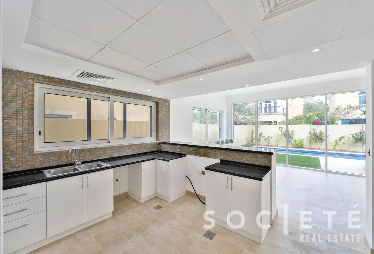 Corner Villa| Stunning Private Pool |New in Market