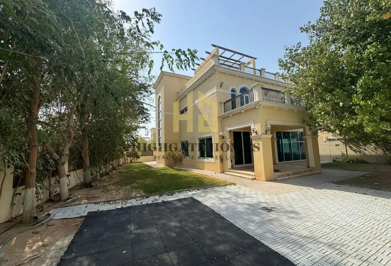Corner Nova | Big Plot | Vacant NOW