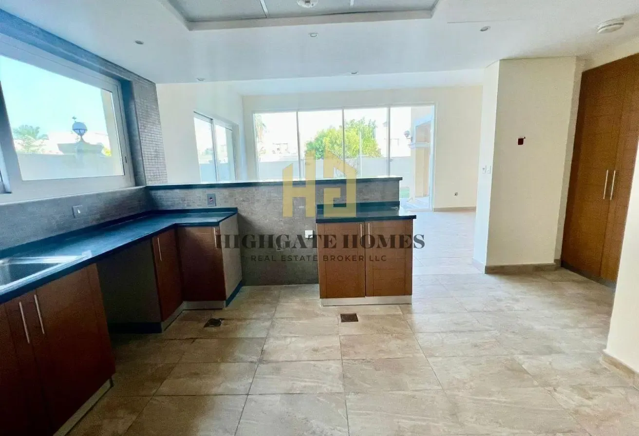 Corner Nova | Big Plot | Vacant NOW