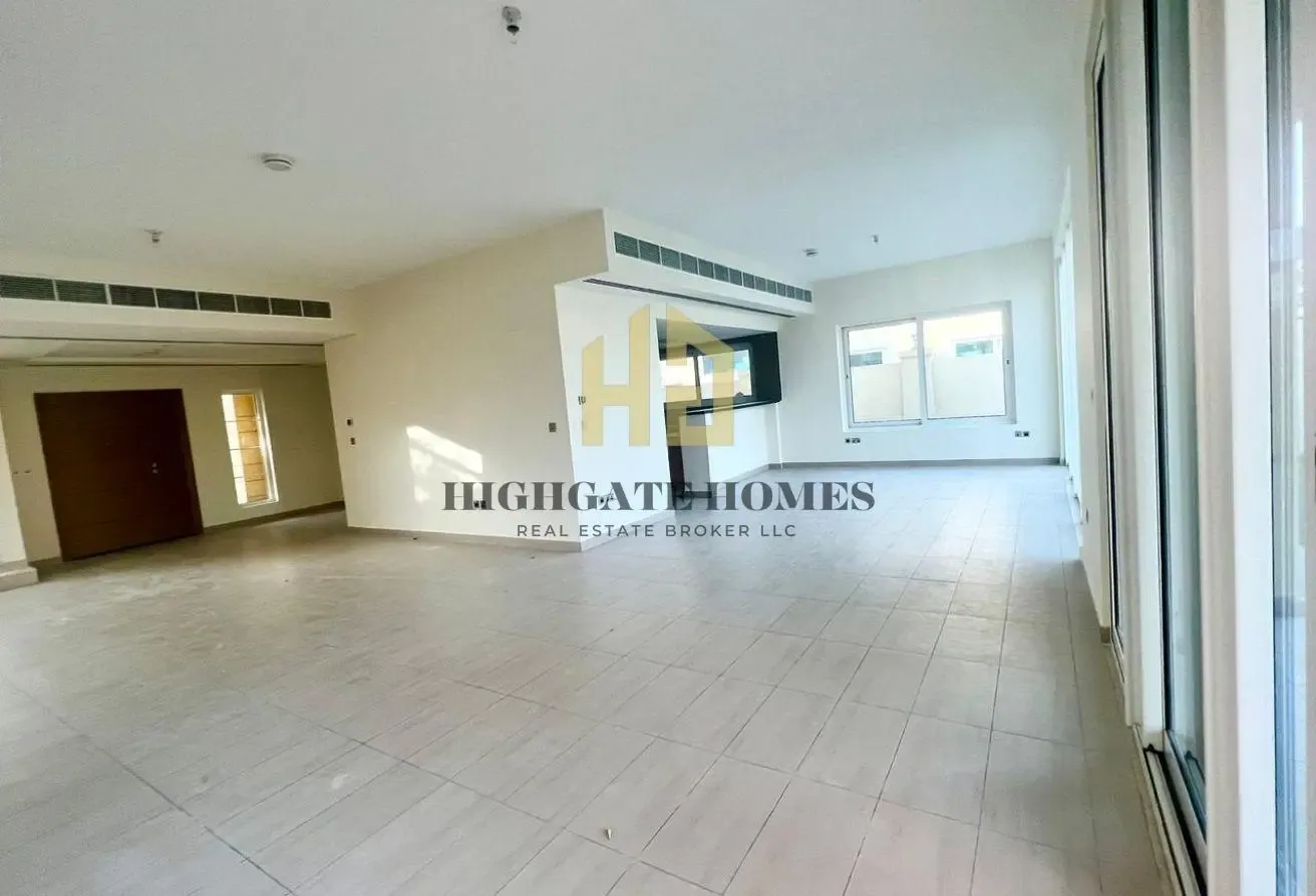 Corner Nova | Big Plot | Vacant NOW