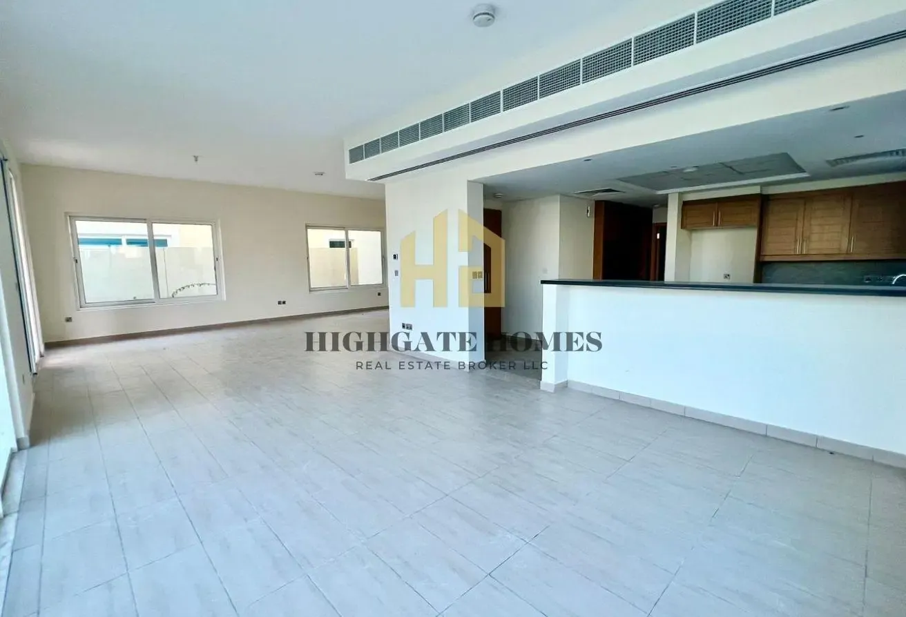 Corner Nova | Big Plot | Vacant NOW