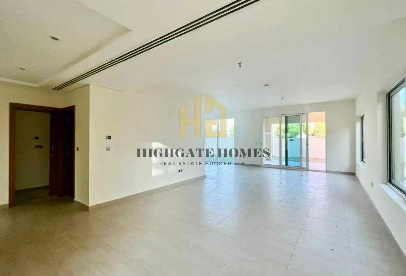 Corner Nova | Big Plot | Vacant NOW
