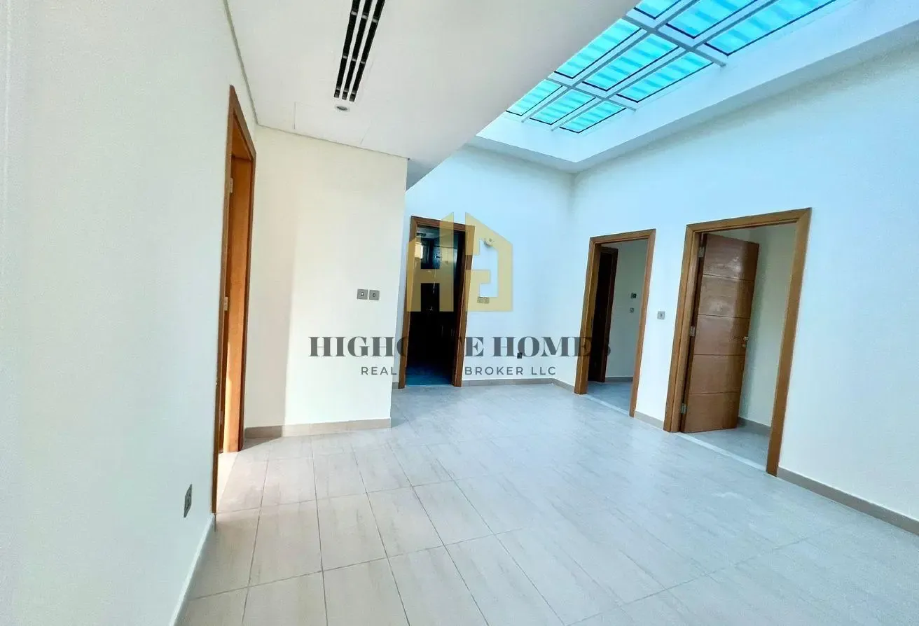 Corner Nova | Big Plot | Vacant NOW