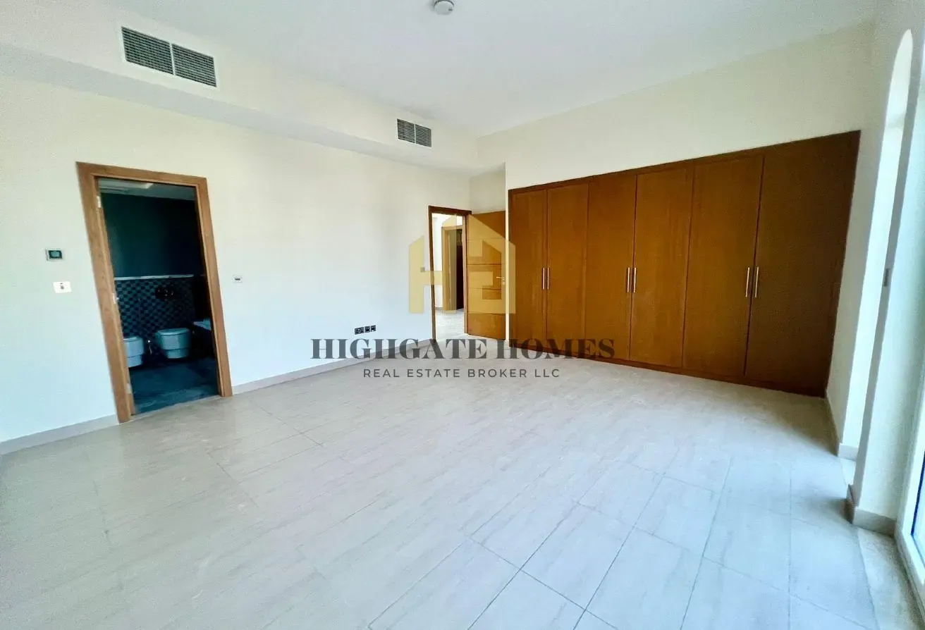 Corner Nova | Big Plot | Vacant NOW