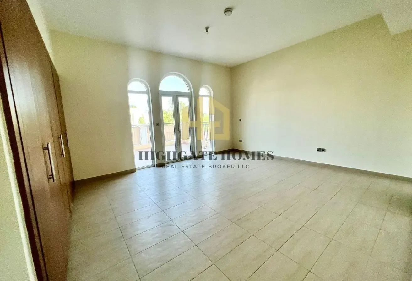 Corner Nova | Big Plot | Vacant NOW