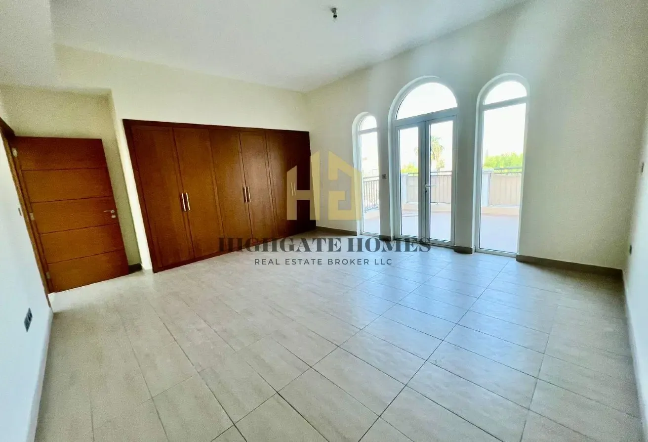 Corner Nova | Big Plot | Vacant NOW