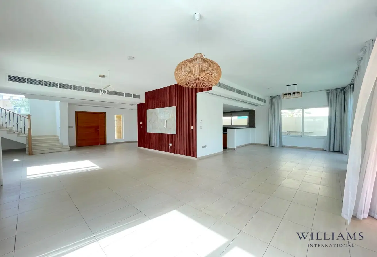4 BED | BIG PLOT | POOL | VACANT