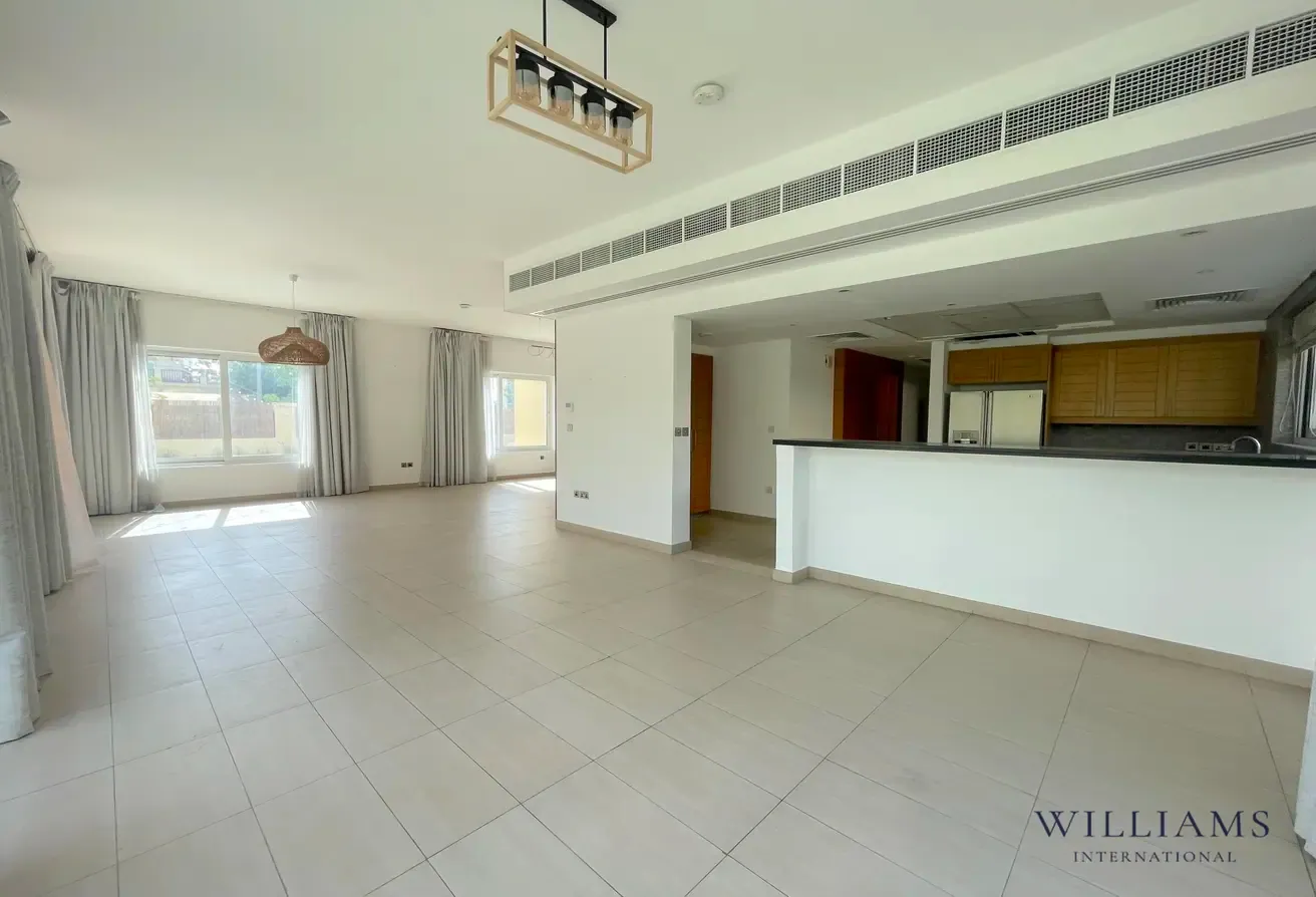 4 BED | BIG PLOT | POOL | VACANT
