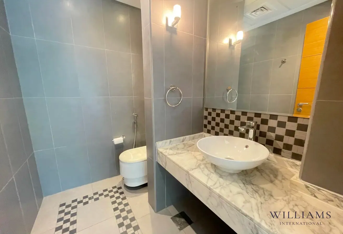 4 BED | BIG PLOT | POOL | VACANT
