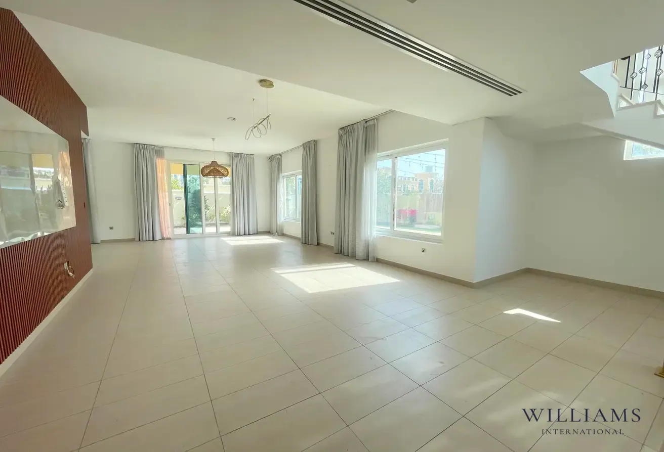 4 BED | BIG PLOT | POOL | VACANT