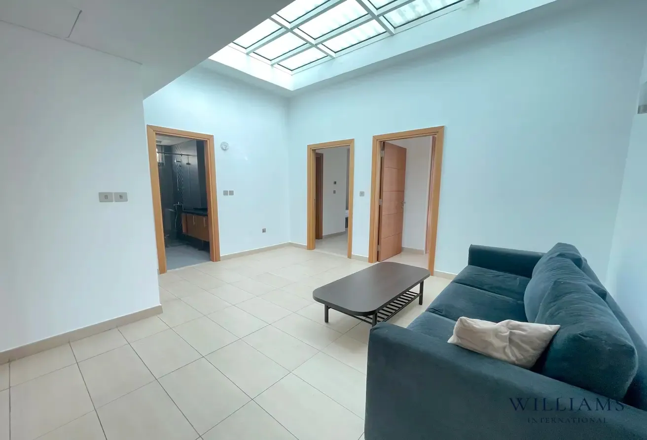 4 BED | BIG PLOT | POOL | VACANT