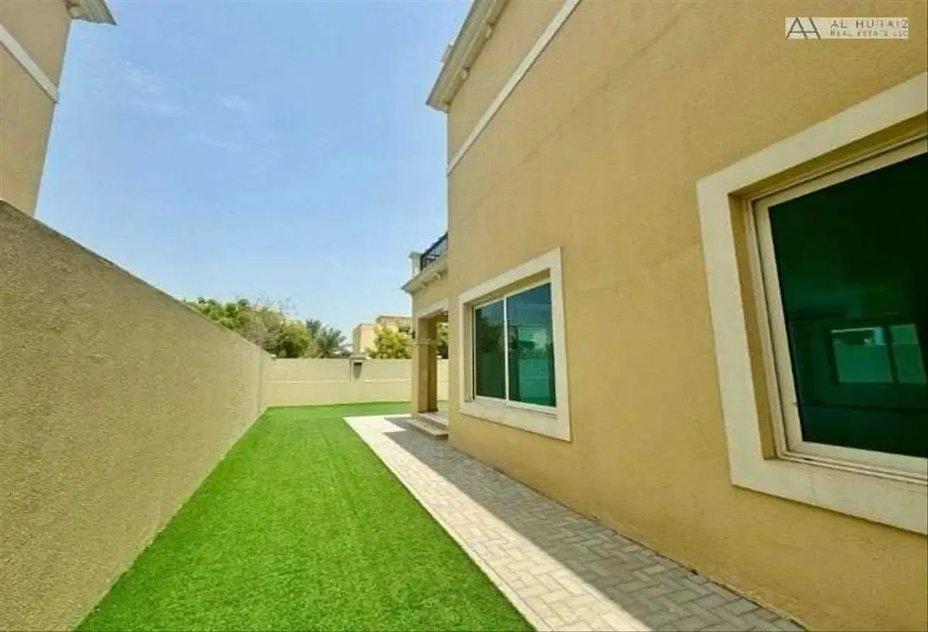 Single Row Villa | vacant | Landscaped