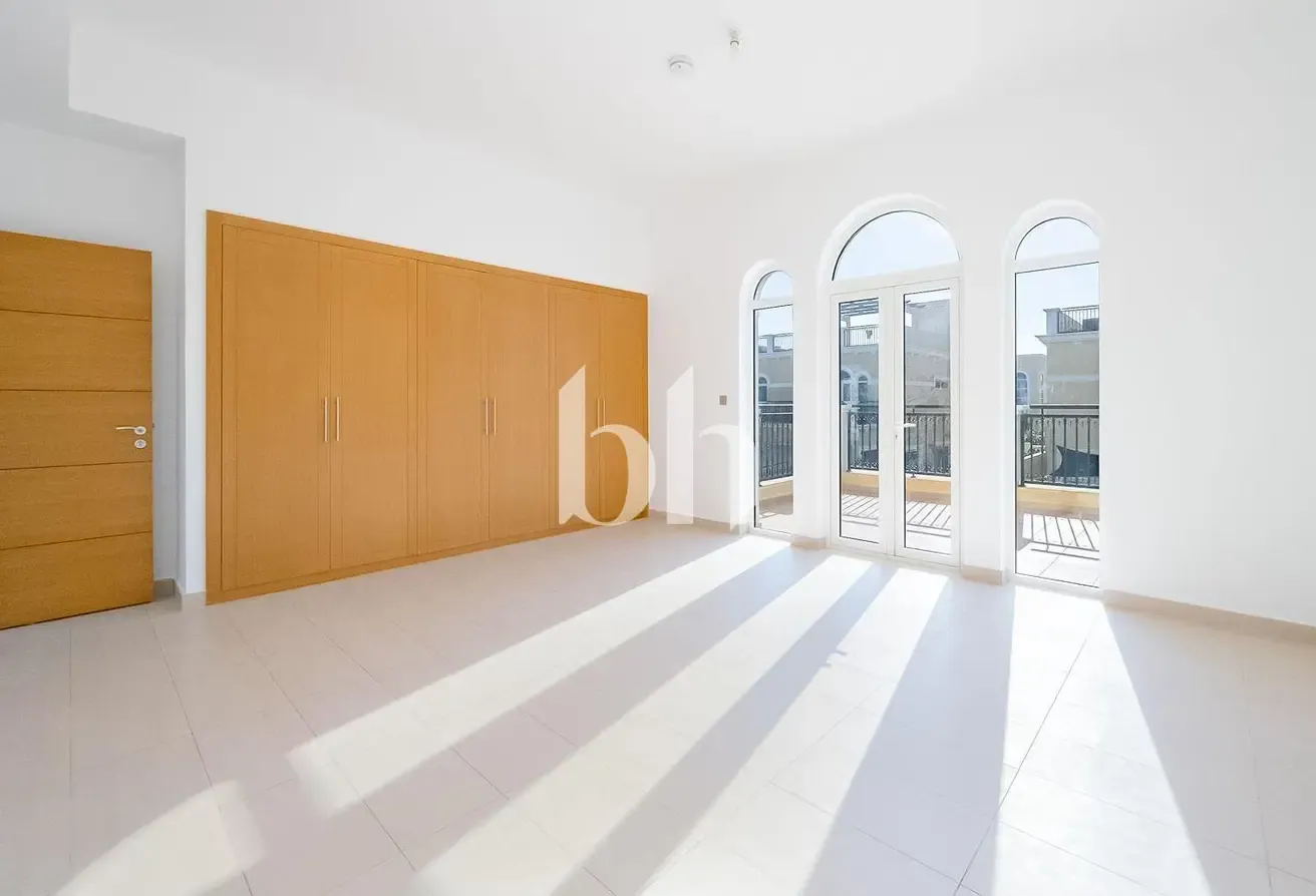 Corner Unit | Best Location | 4 bed plus maids