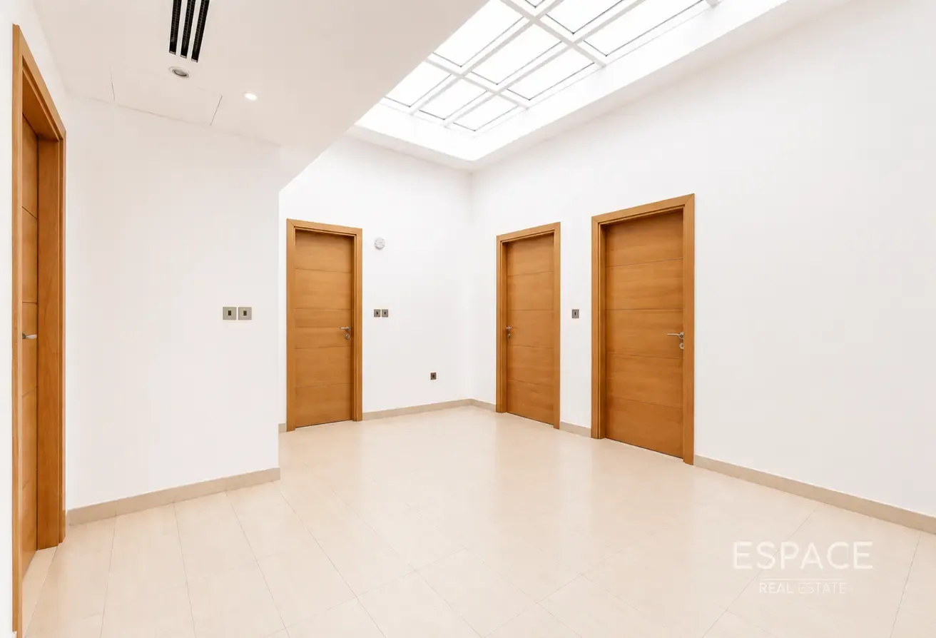 Single Row | Well Maintained | Private Pool