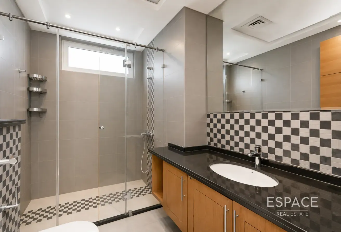 Single Row | Well Maintained | Private Pool