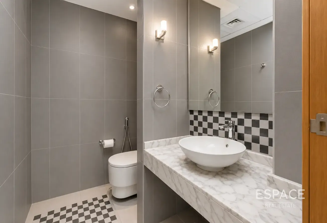 Single Row | Well Maintained | Private Pool