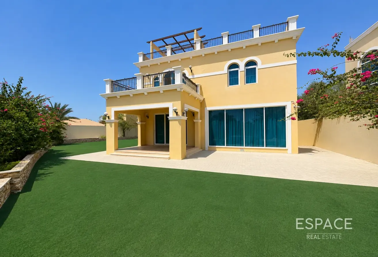 4 Bed Nova | Corner Plot | Well Maintained