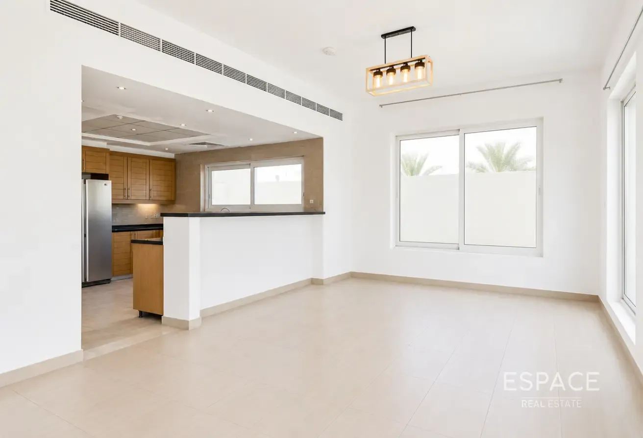 4 Bed Nova | Corner Plot | Well Maintained