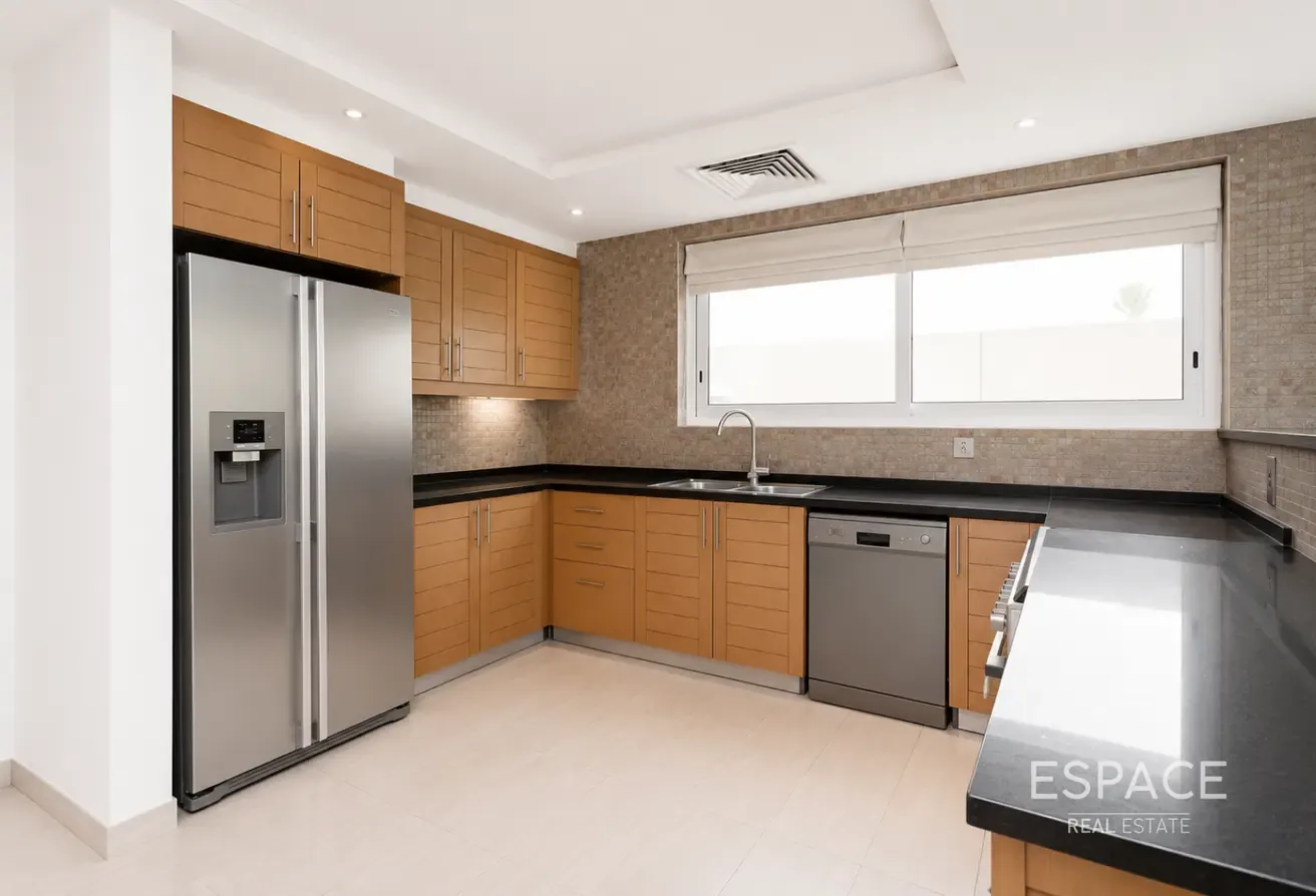 4 Bed Nova | Corner Plot | Well Maintained