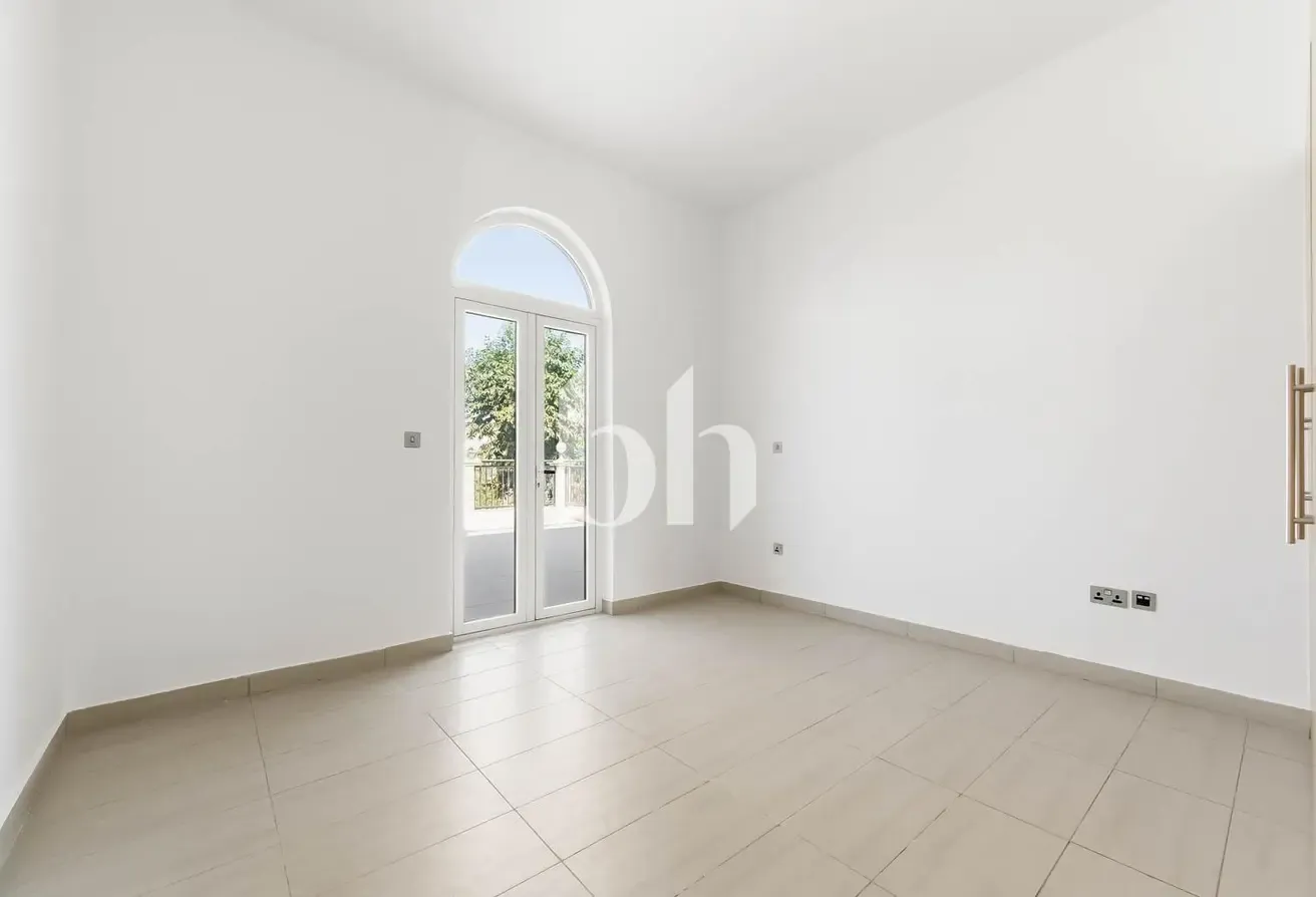 Well maintained | Large plot | Vacant August