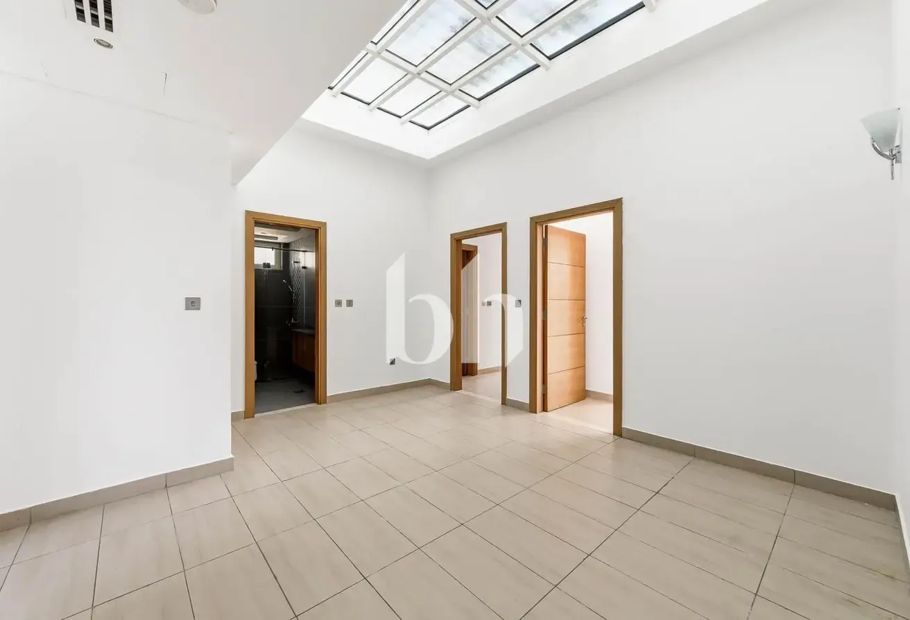 Well maintained | Large plot | Vacant August