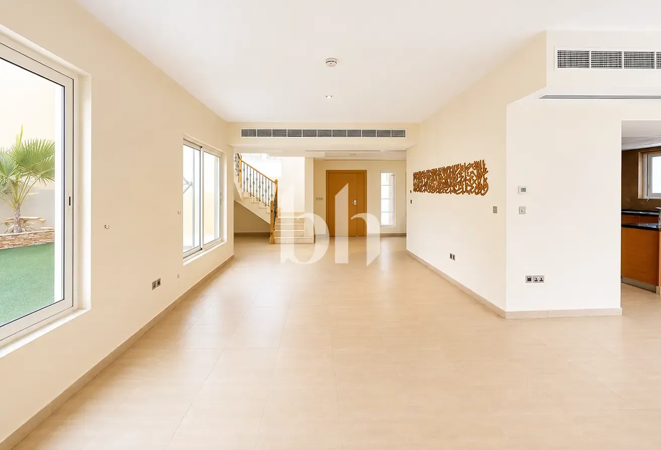 Well maintained | Large plot | Vacant August
