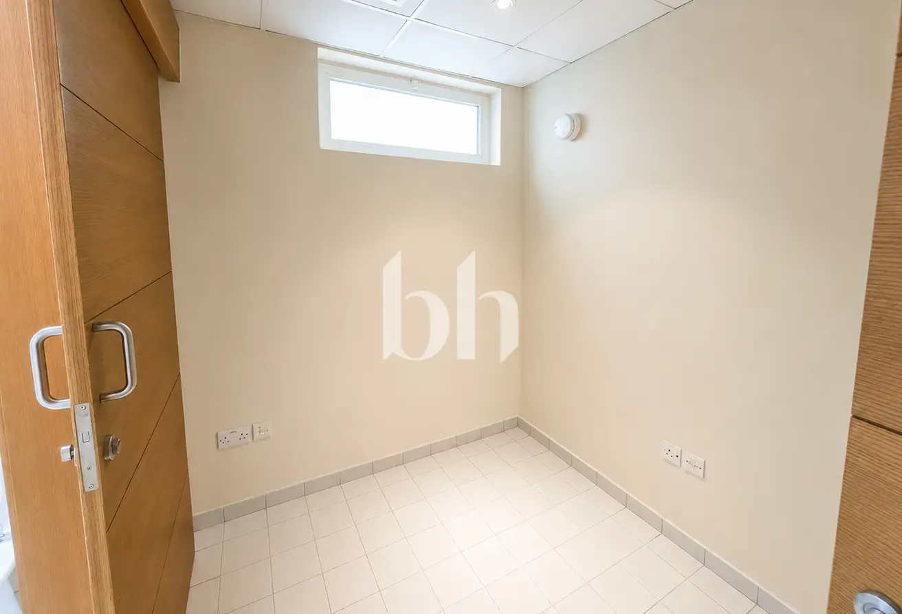 Well maintained | Large plot | Vacant August