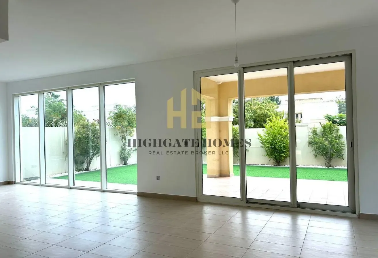 Nova w/ Pool | Beautifully Landscaped | Vacant Now
