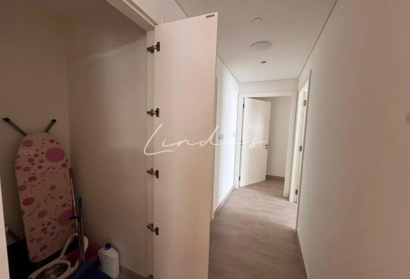 Fully Furnished | Vacant | Community View
