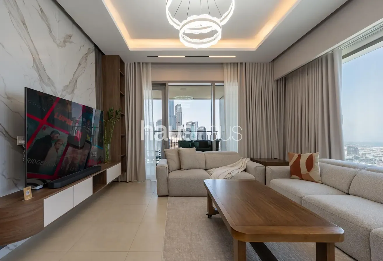 Luxurious 3BR | Burj Khalifa View | Maid’s Room