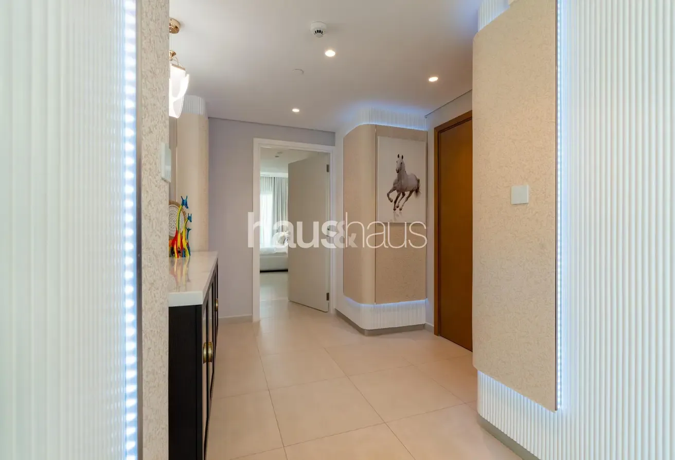 Luxurious 3BR | Burj Khalifa View | Maid’s Room