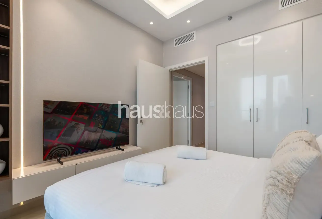Luxurious 3BR | Burj Khalifa View | Maid’s Room