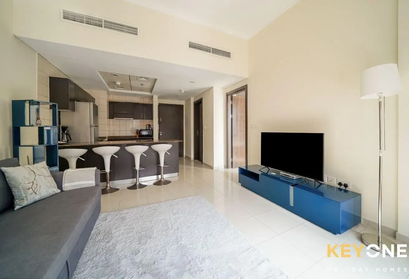 Contemporary 1BR with Full Marina View