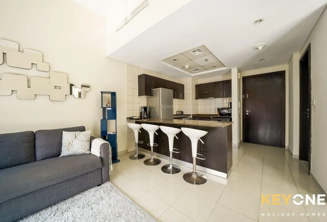 Contemporary 1BR with Full Marina View
